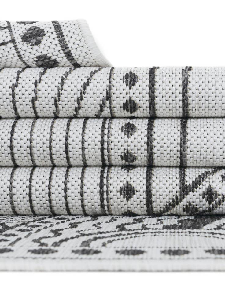 Detail image of 2' 7 x 12'  Washable Traditional Indoor / Outdoor Runner Rug