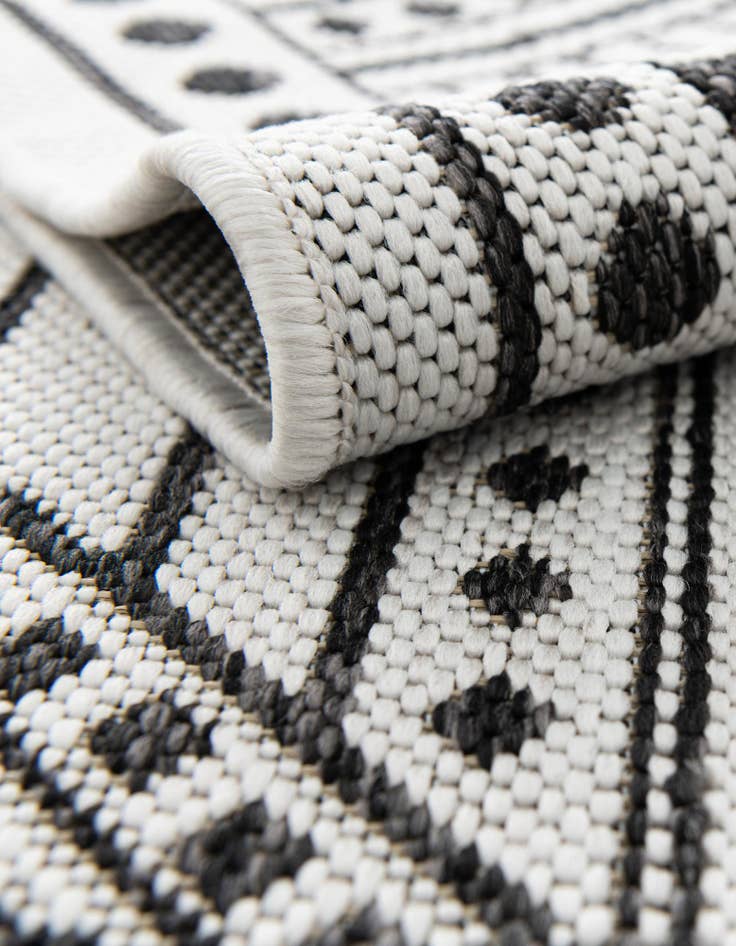 Detail image of 2' x 8'  Washable Traditional Indoor / Outdoor Runner Rug