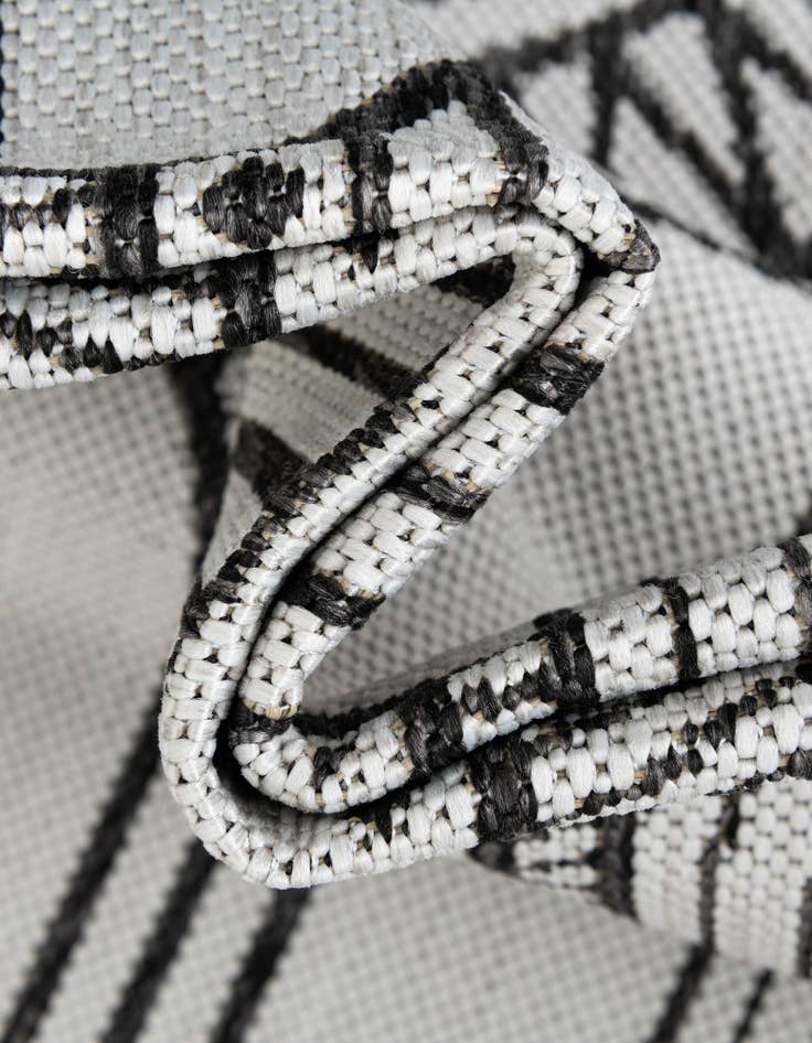 Detail image of 2' x 8'  Washable Traditional Indoor / Outdoor Runner Rug