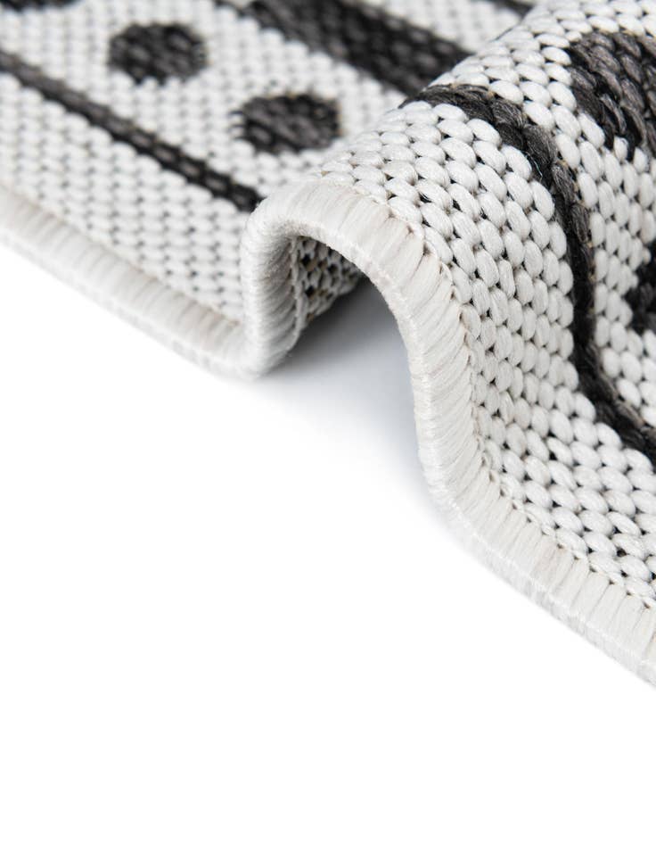 Detail image of 2' x 8'  Washable Traditional Indoor / Outdoor Runner Rug