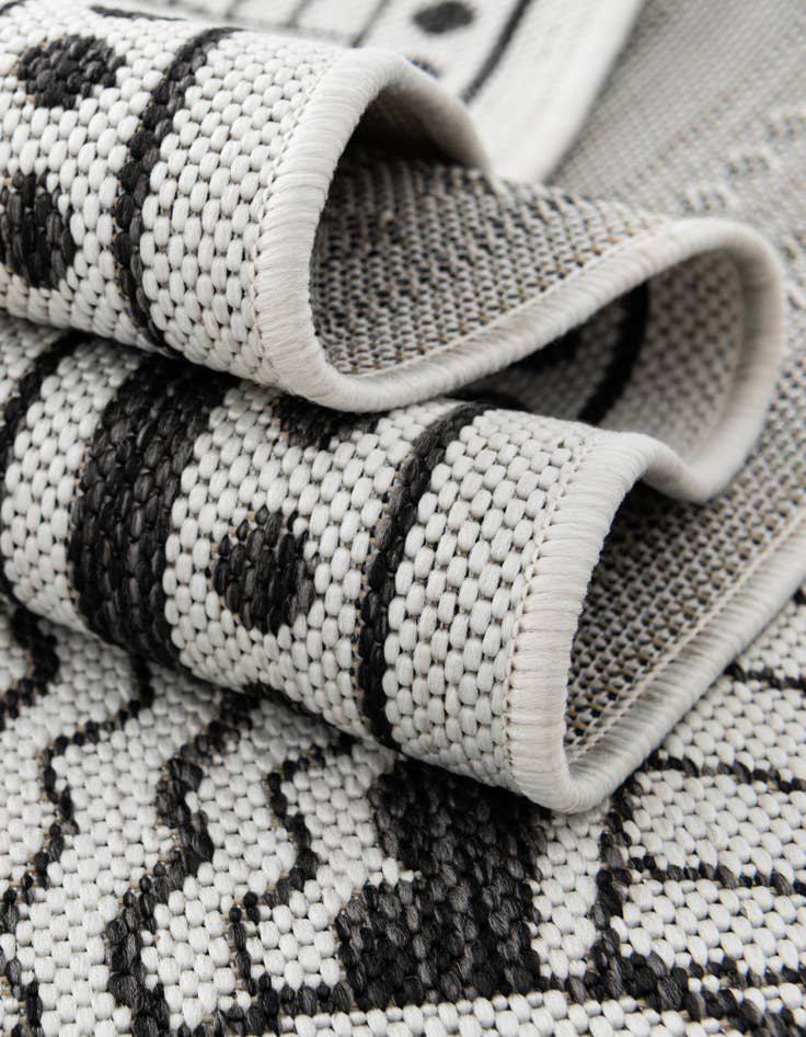 Detail image of 2' x 8'  Washable Traditional Indoor / Outdoor Runner Rug