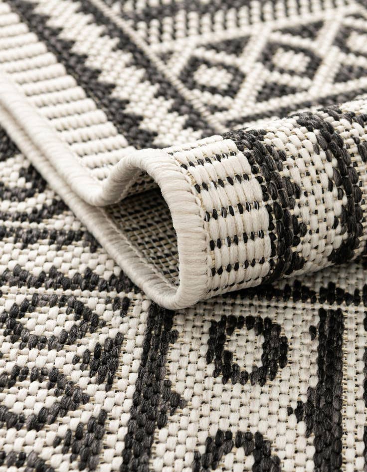 Detail image of 2' 7 x 12'  Washable Traditional Indoor / Outdoor Runner Rug