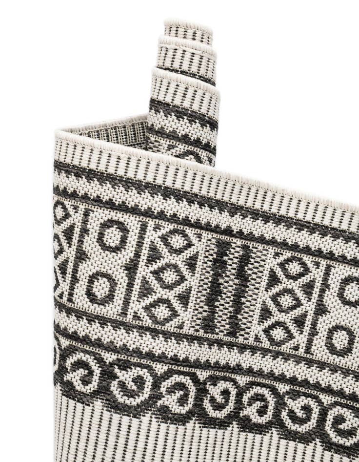 Detail image of 2' 7 x 12'  Washable Traditional Indoor / Outdoor Runner Rug