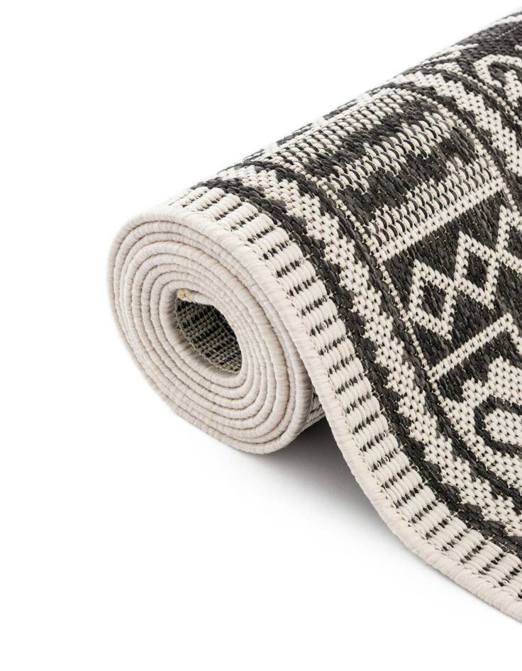 Detail image of 2' 7 x 12'  Washable Traditional Indoor / Outdoor Runner Rug