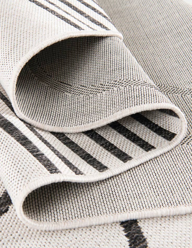 Detail image of 7' 10 x 7' 10  Washable Modern Indoor / Outdoor Square Rug