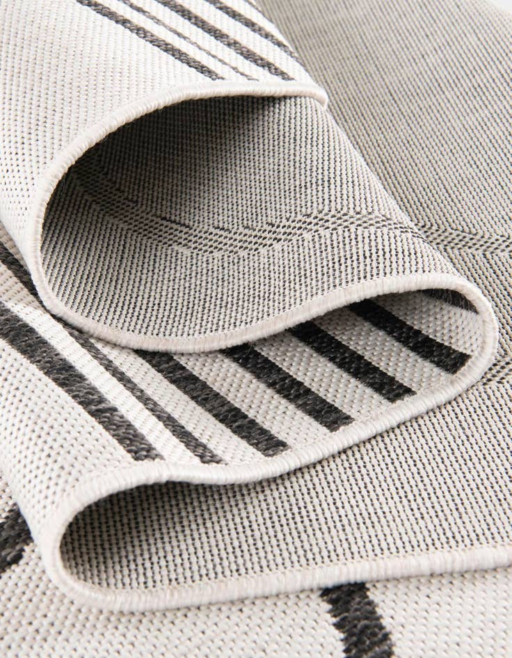 Detail image of 7' 10 x 7' 10 Washable Modern Indoor / Outdoor Square Rug