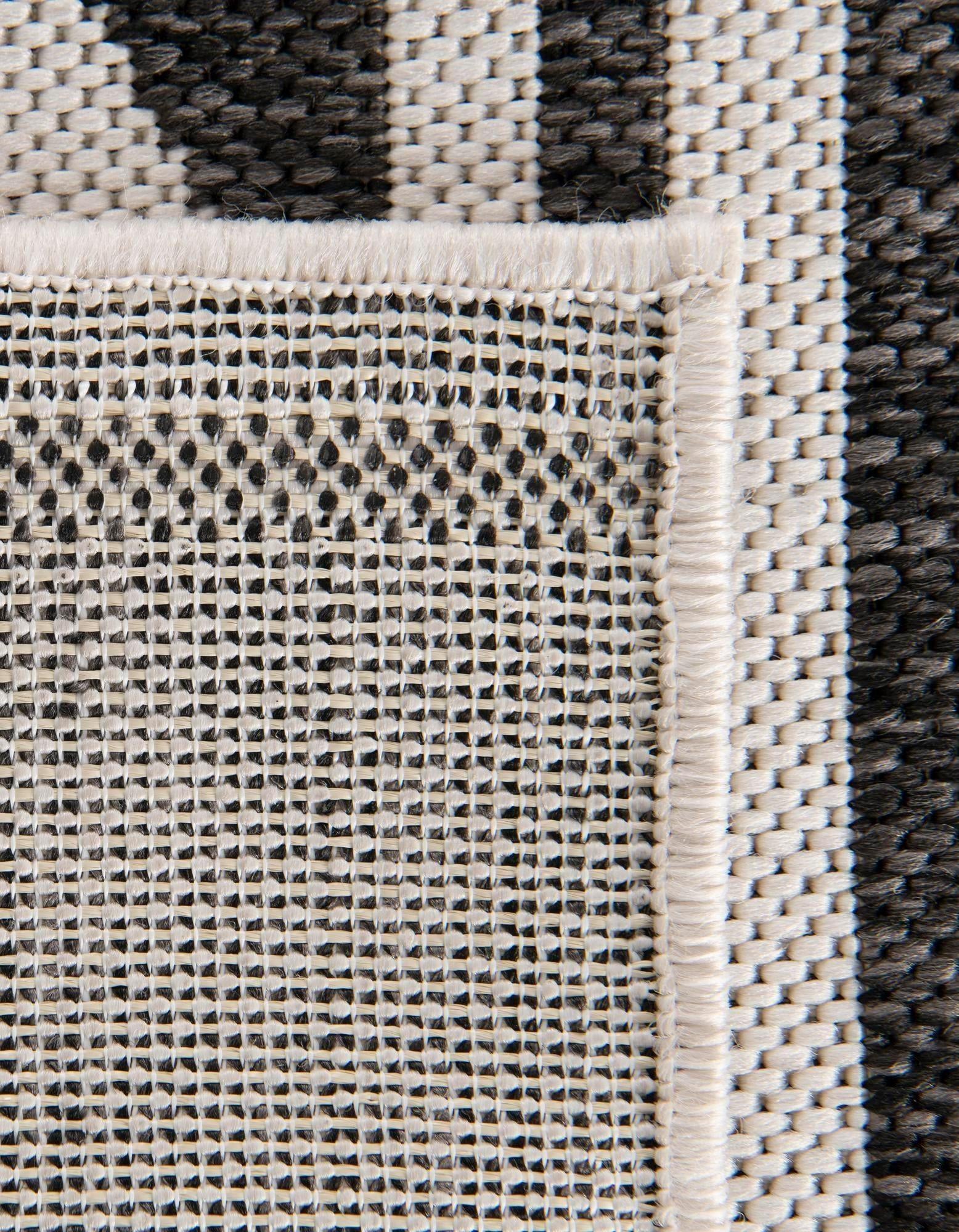 7' 10 x 7' 10 Easy-Clean Modern Indoor / Outdoor Square Rug