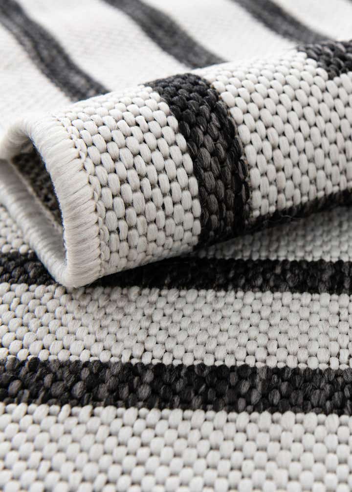 7' 10 x 7' 10 Easy-Clean Modern Indoor / Outdoor Square Rug