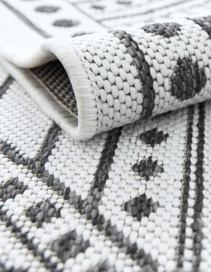 10' x 10' Easy-Clean Traditional Indoor / Outdoor Square Rug