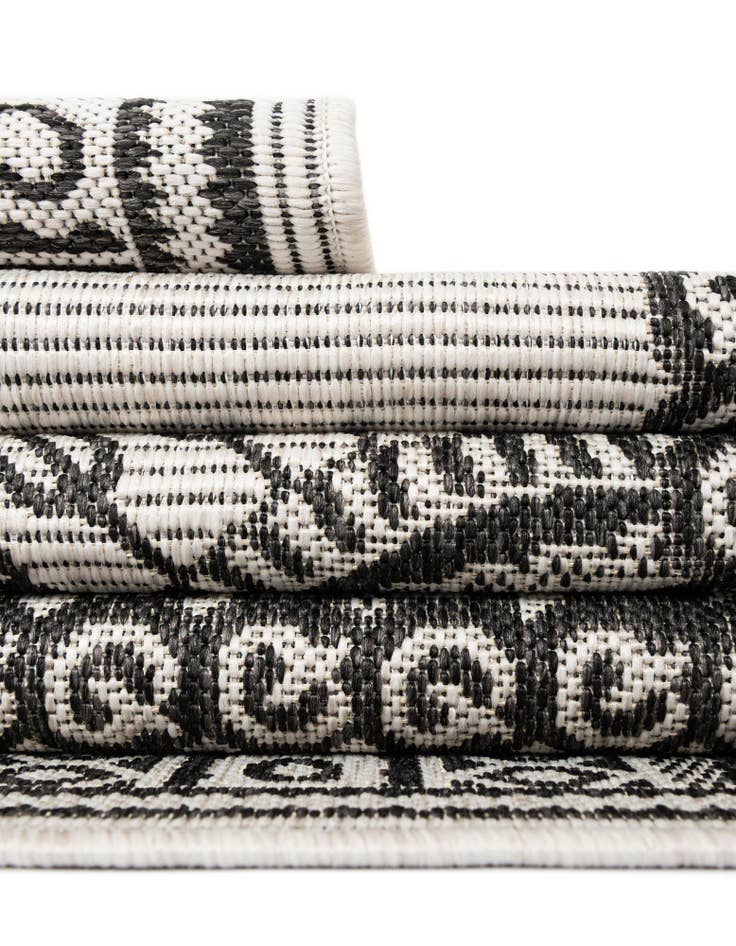 Detail image of 12' x 12'  Washable Traditional Indoor / Outdoor Square Rug