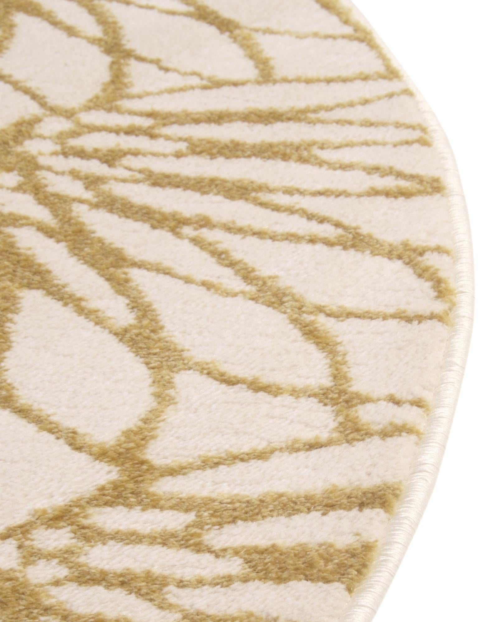 5' 3 x 8' Marilyn Monroe™ Glam Dahlia Oval Rug