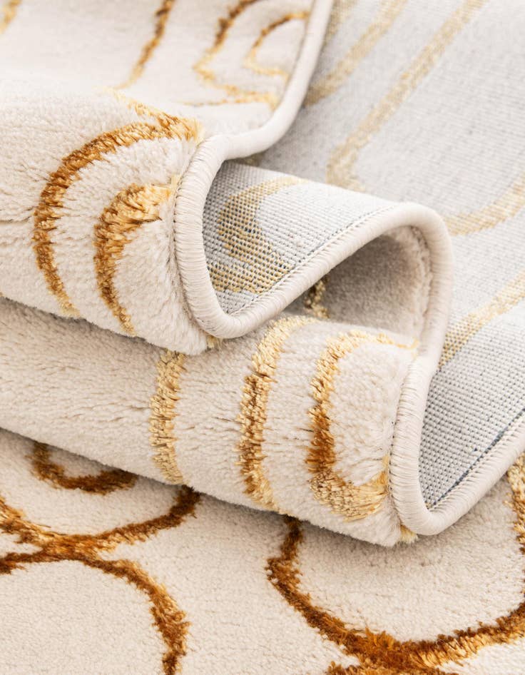 Detail image of 10' x 13' Vogue Geo Rug