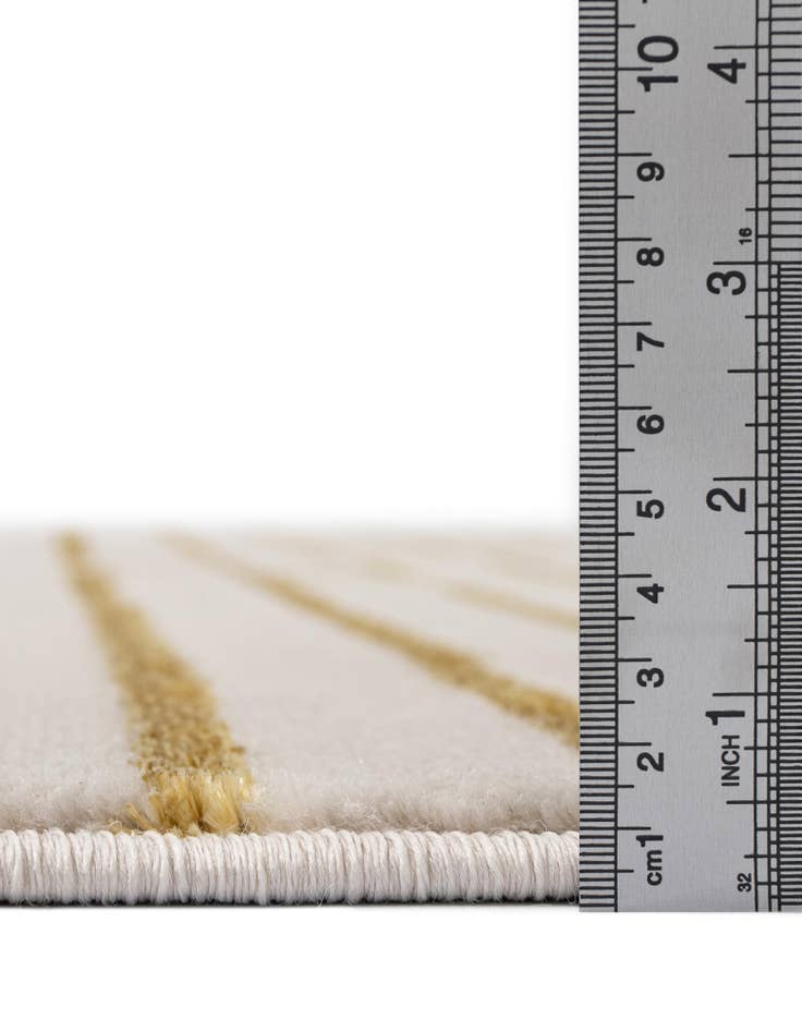 Detail image of 5' 3 x 8' Vogue Geo Rug