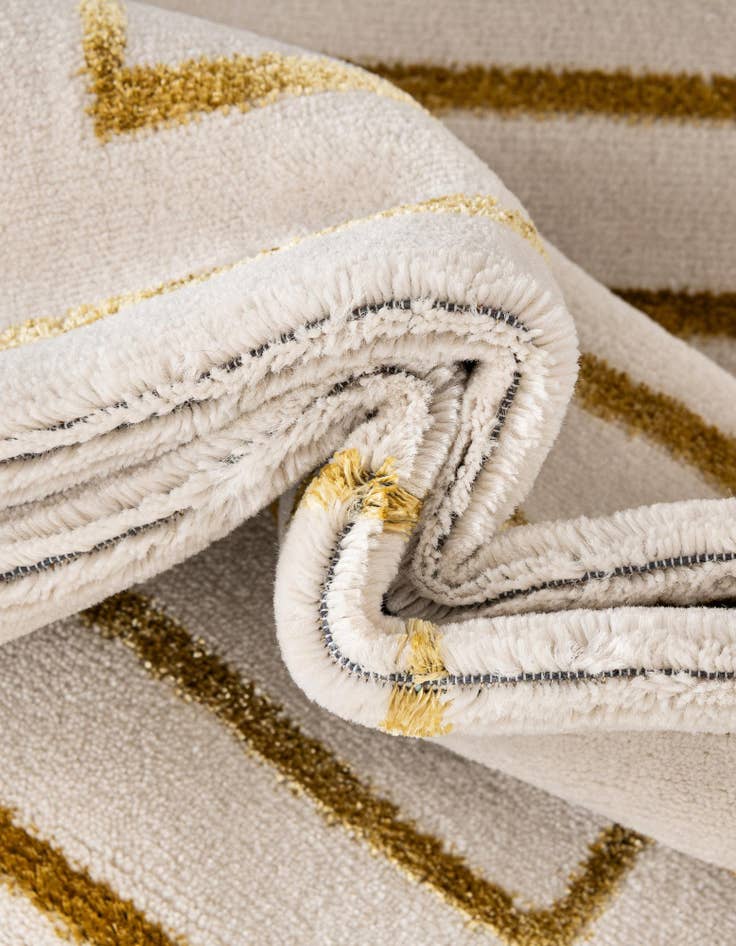 Detail image of 10' x 10' Vogue Geo Round Rug