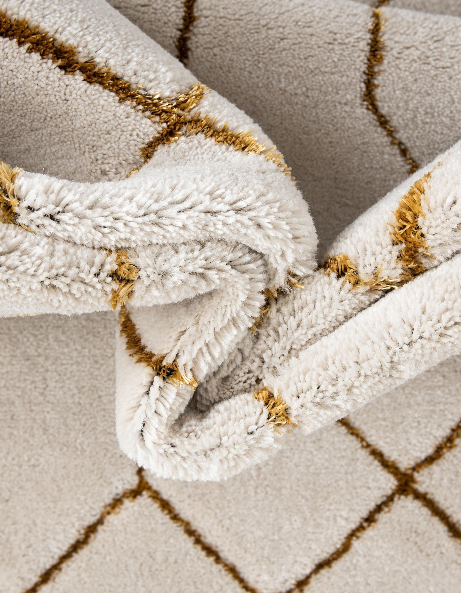 2' x 10' Marilyn Monroe™ Glam Trellis Runner Rug
