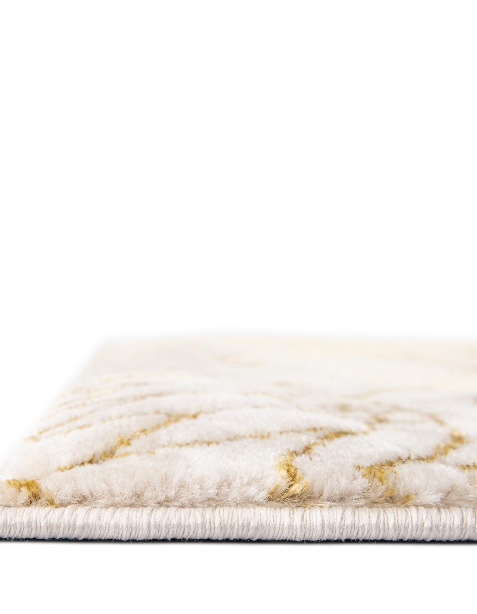 7' 10 x 7' 10 Marilyn Monroe™ Glam Dahlia Square Rug