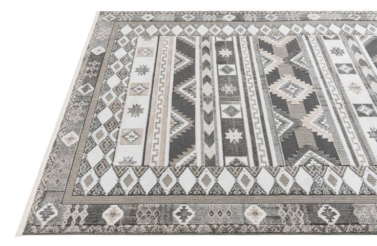 Detail image of 5' x 7' 7 Cherokee Rug