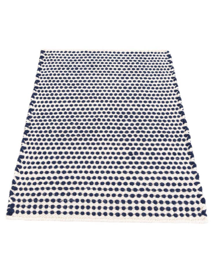 Detail image of 2' 1 x 3' Hand Woven Seaside Pearl Jute Rug