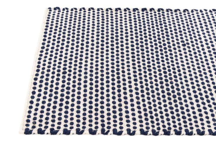 Detail image of 2' 1 x 3' Hand Woven Seaside Pearl Jute Rug