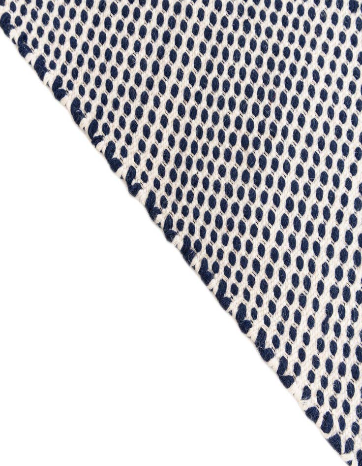 Detail image of 2' 1 x 3' Hand Woven Seaside Pearl Jute Rug