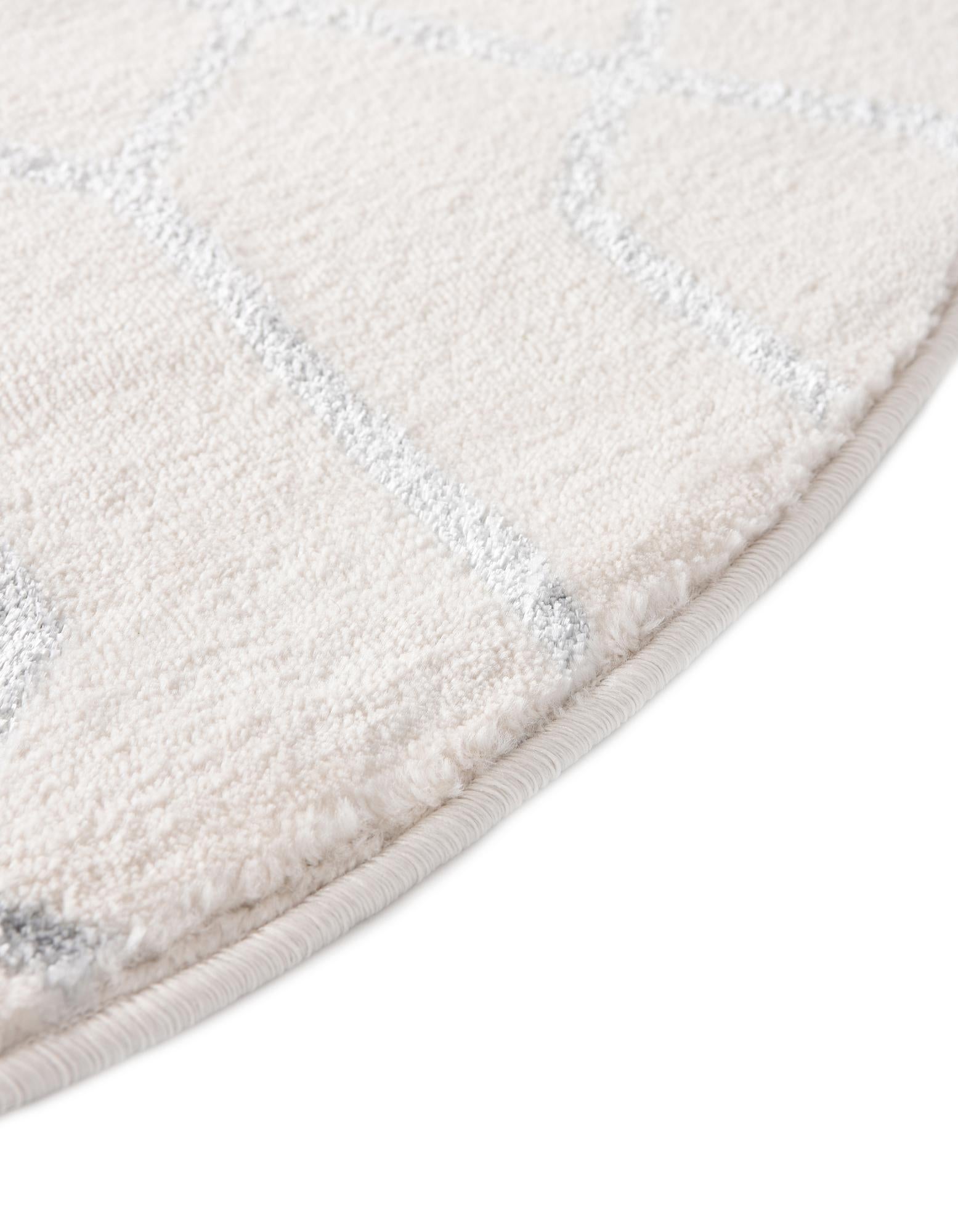 5' 3 x 8' Marilyn Monroe™ Glam Trellis Oval Rug