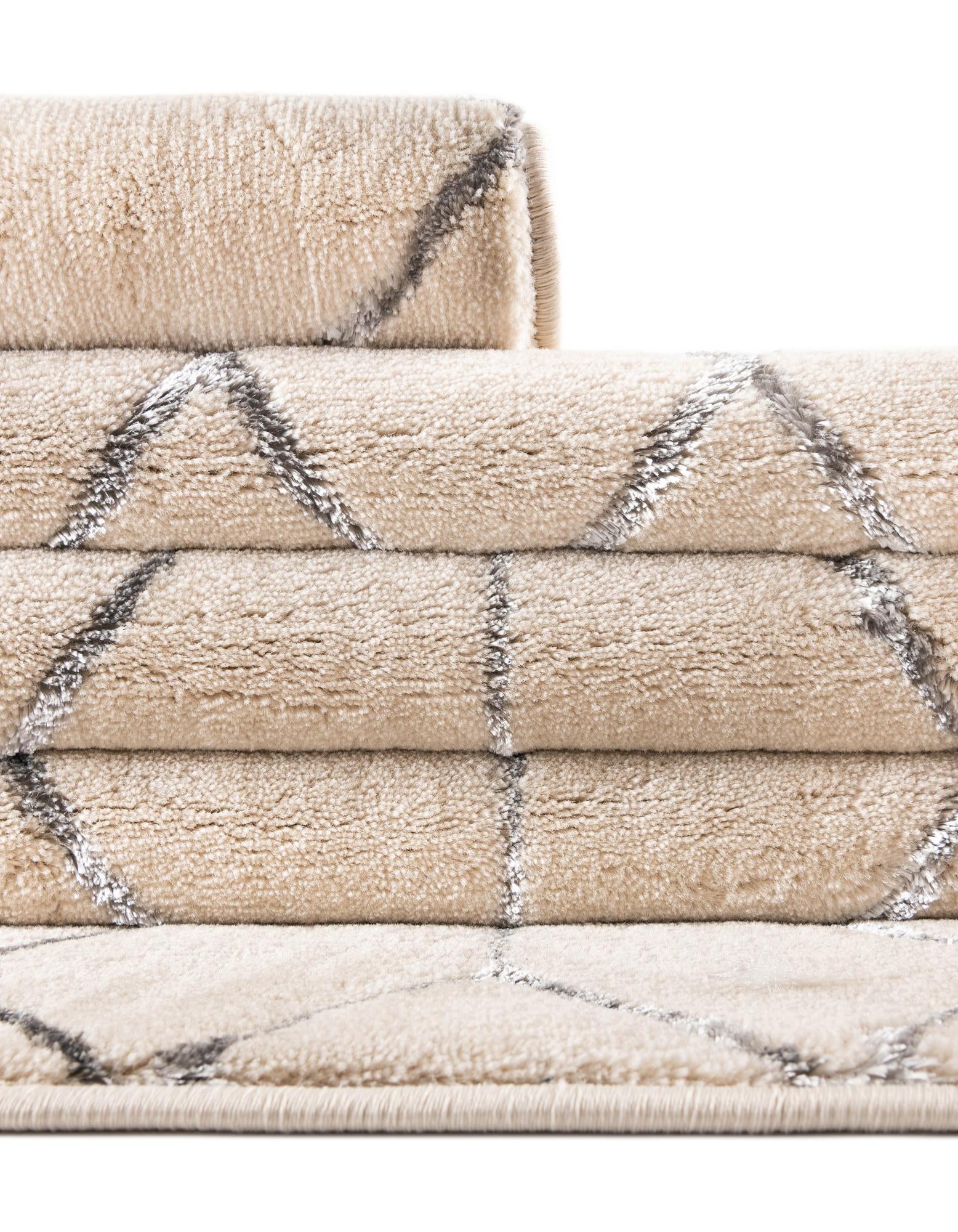 2' x 3' Marilyn Monroe™ Glam Trellis Rug