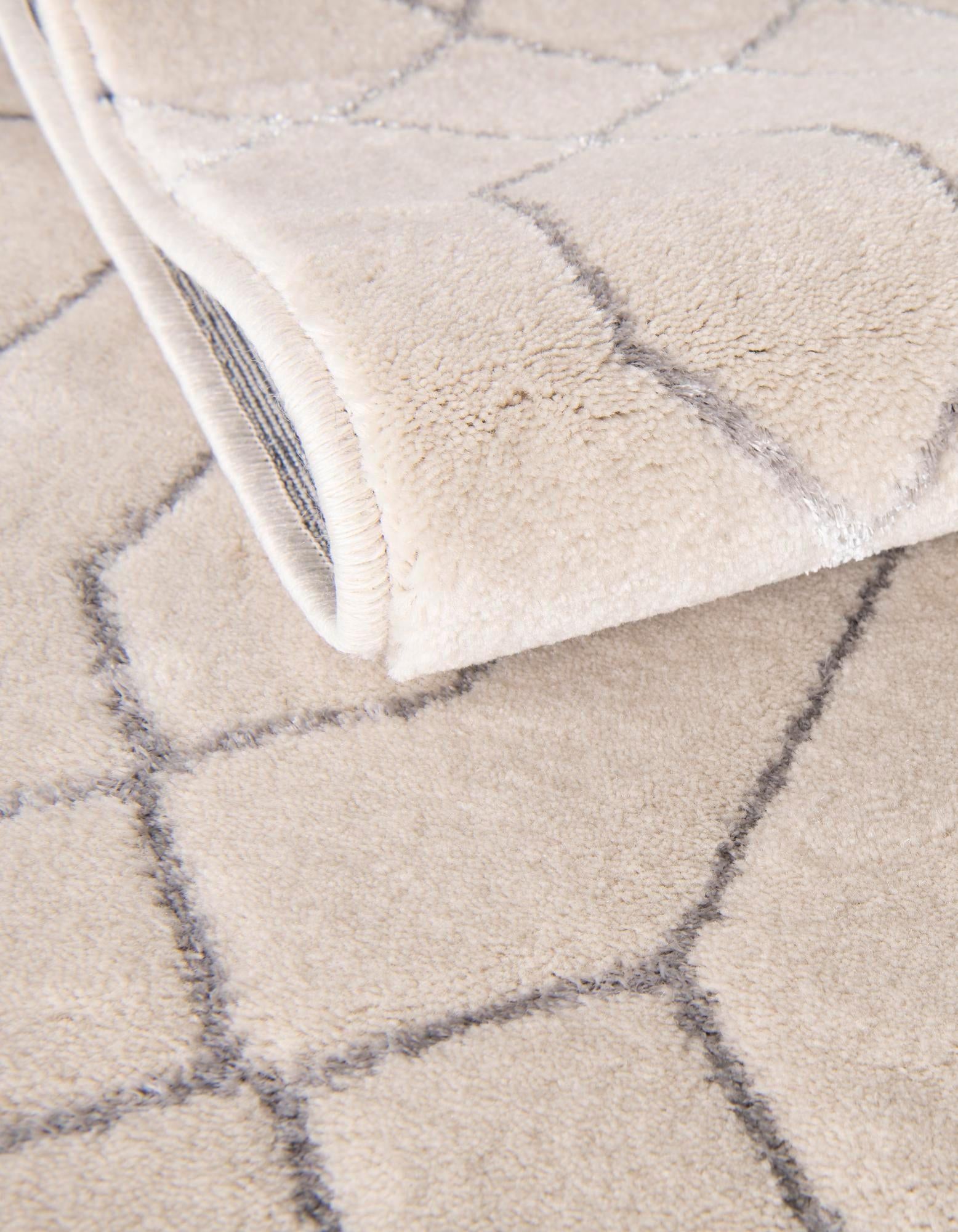 2' x 3' Marilyn Monroe™ Glam Trellis Rug