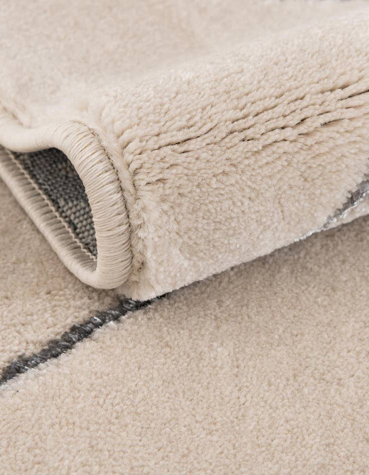 Detail image of 5' 3 x 7' Vogue Geo Rug