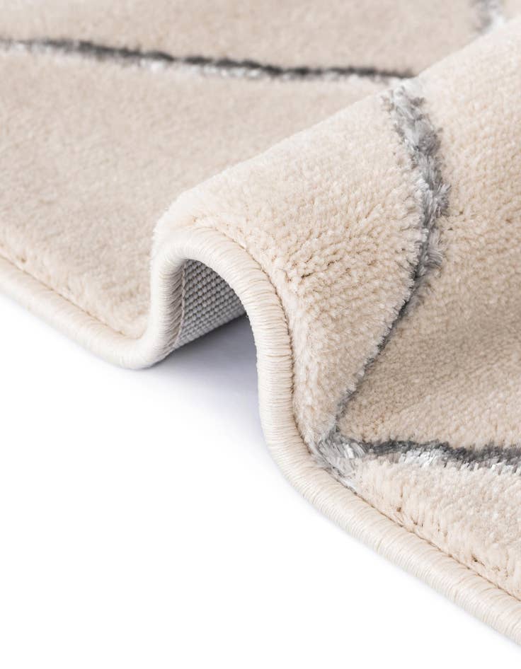 Detail image of 5' 3 x 7' Vogue Geo Rug