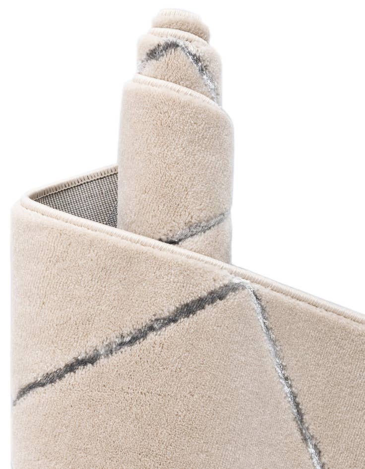 Detail image of 5' 3 x 7' Vogue Geo Rug