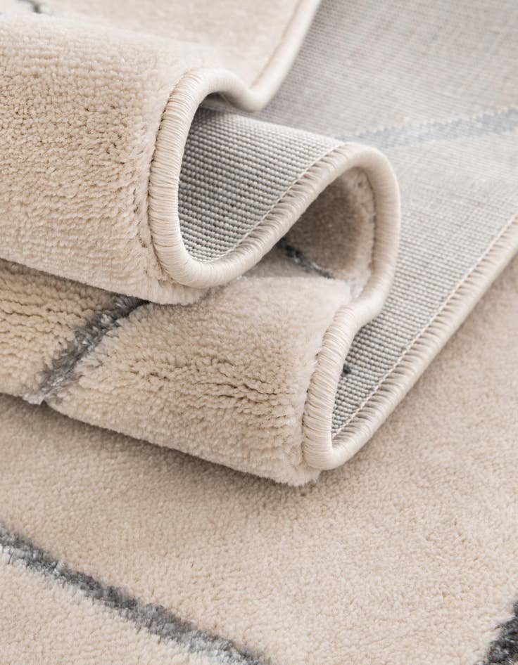 Detail image of 5' 3 x 7' Vogue Geo Rug