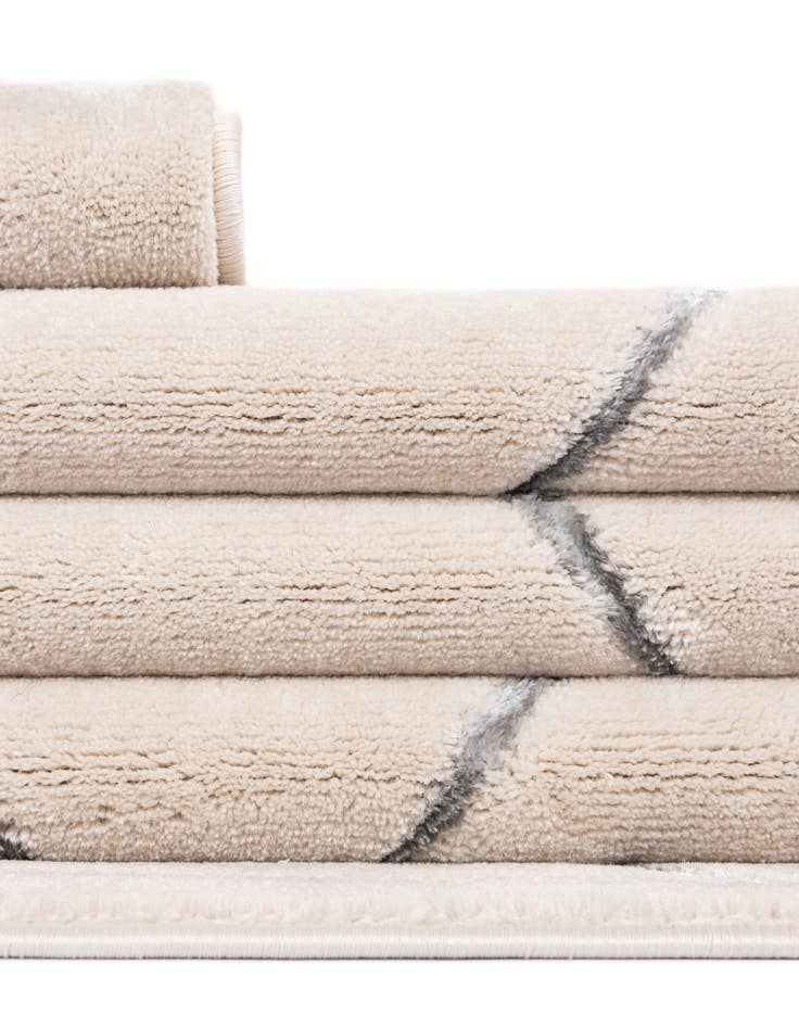 Detail image of 5' 3 x 7' Vogue Geo Rug