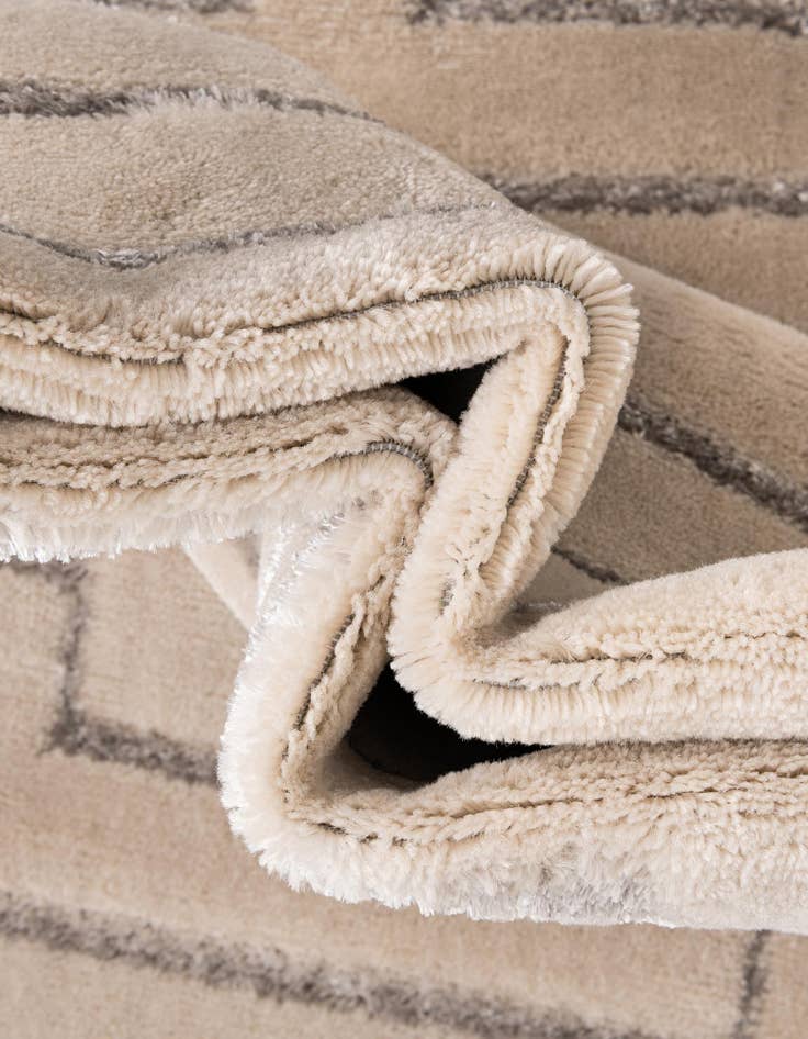 Detail image of Custom White and Silver Vogue Geo Rug