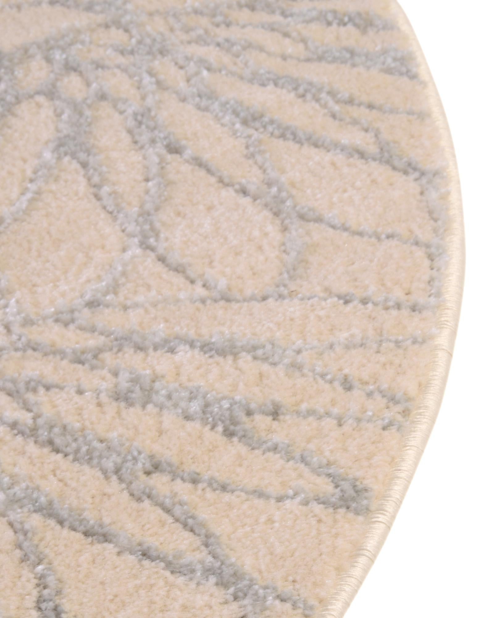 5' 3 x 5' 3 Marilyn Monroe™ Glam Dahlia Round Rug