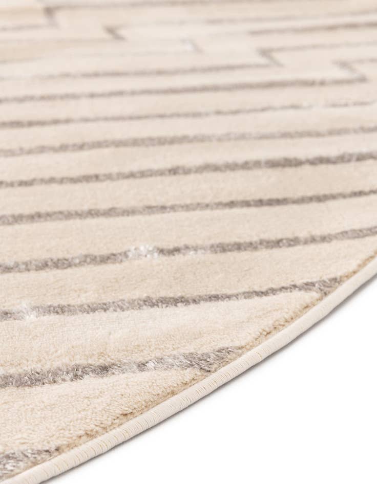 Detail image of 7' 10 x 7' 10 Vogue Geo Round Rug