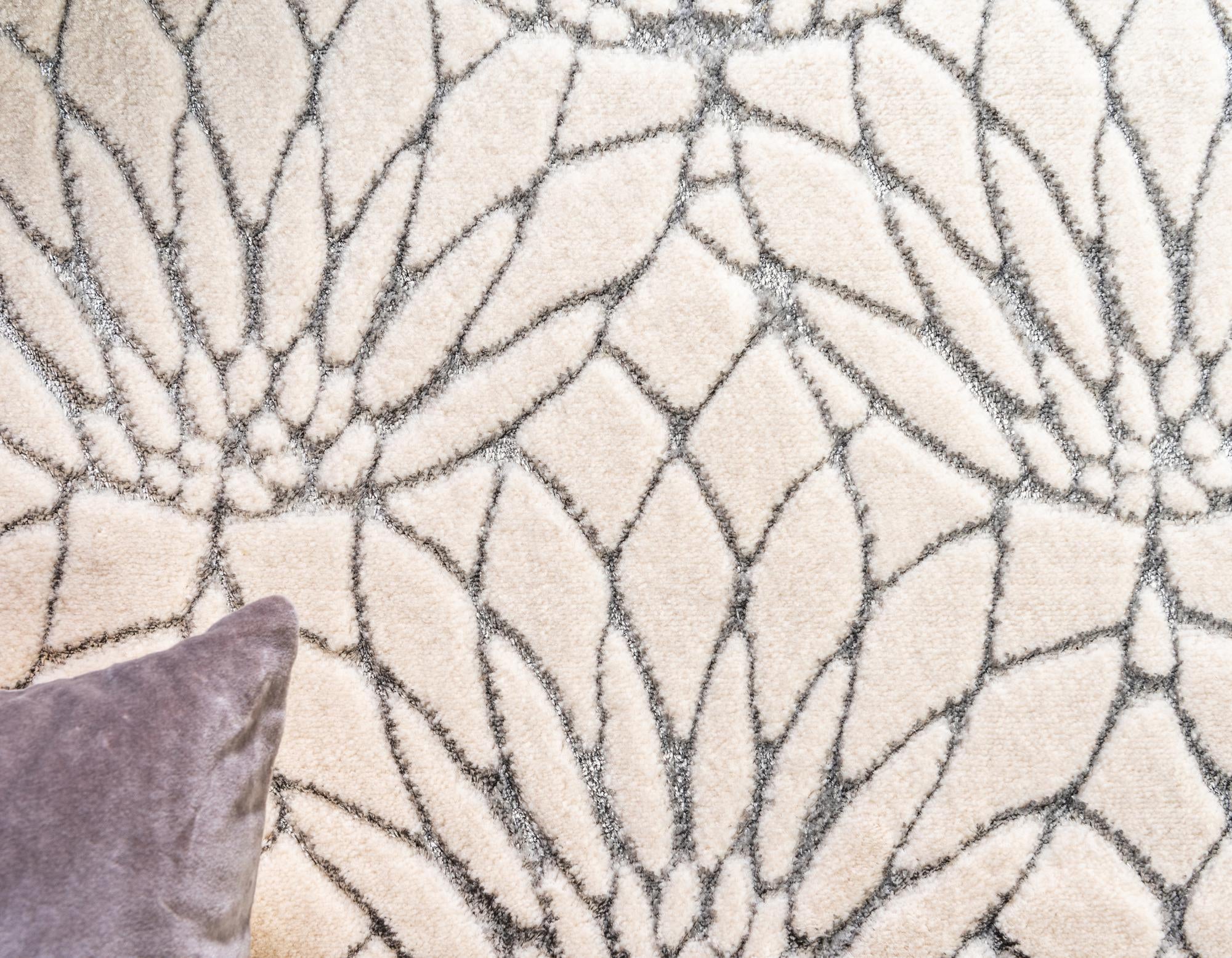 2' x 10' Marilyn Monroe™ Glam Dahlia Runner Rug