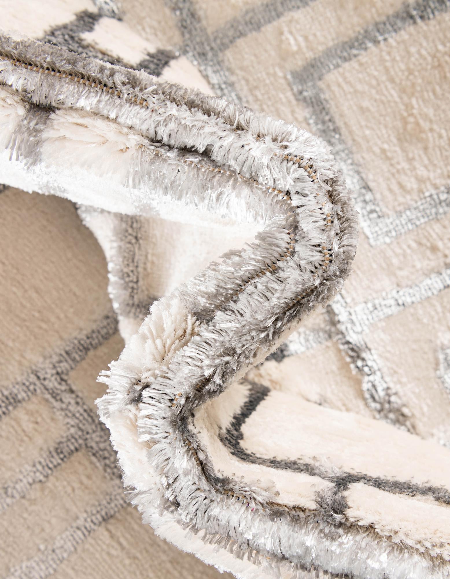 7' 10 x 7' 10 Marilyn Monroe™ Glam Deco Square Rug