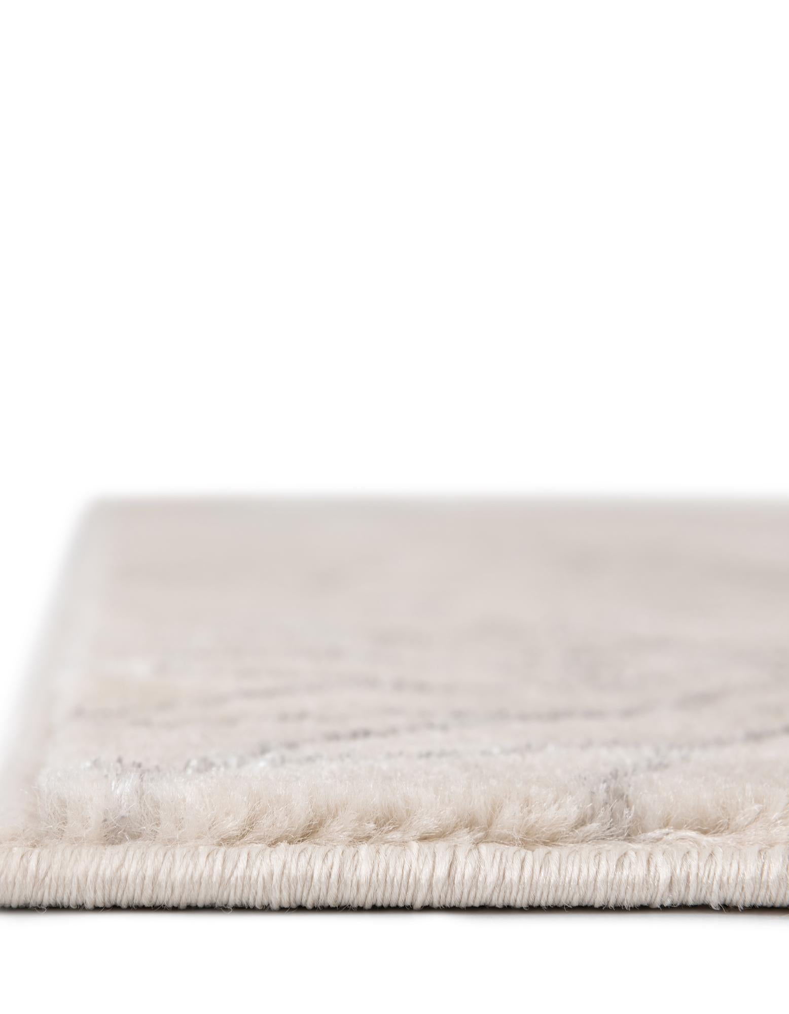 7' 10 x 7' 10 Marilyn Monroe™ Glam Dahlia Square Rug