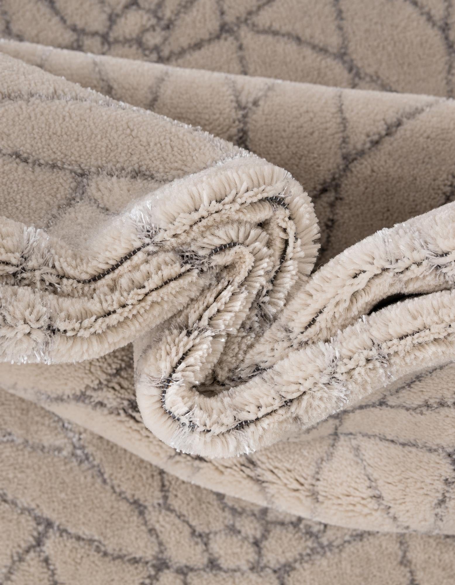 7' 10 x 7' 10 Marilyn Monroe™ Glam Dahlia Square Rug