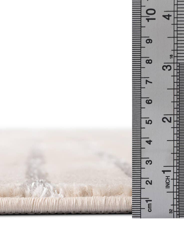 Detail image of 7' 10 x 7' 10 Vogue Geo Square Rug