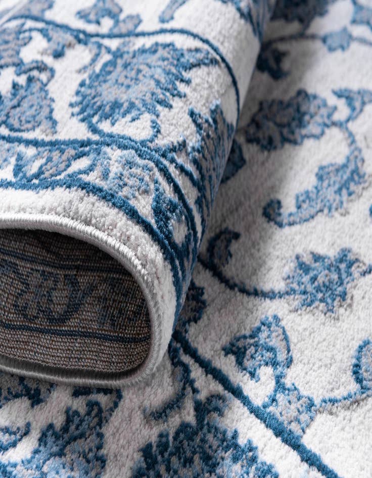 Detail image of 2' 7 x 12' Boston Runner Rug