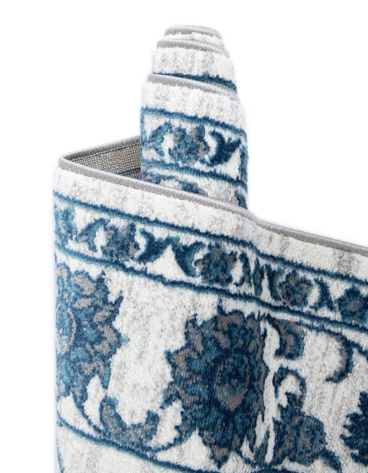 Detail image of 2' 7 x 12' Boston Runner Rug