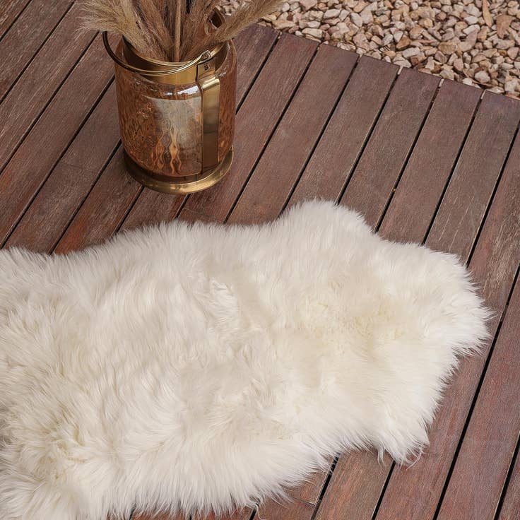 Detail image of 3' 3 x 6' Natural Sheepskin Freeform Rug
