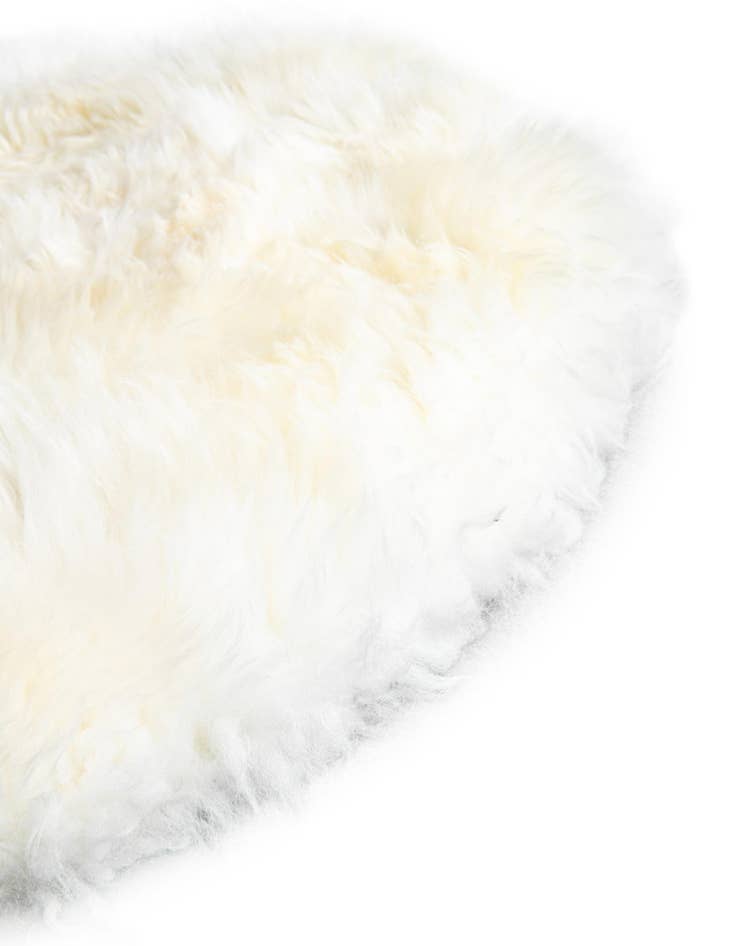 Detail image of 3' 3 x 6' Natural Sheepskin Freeform Rug