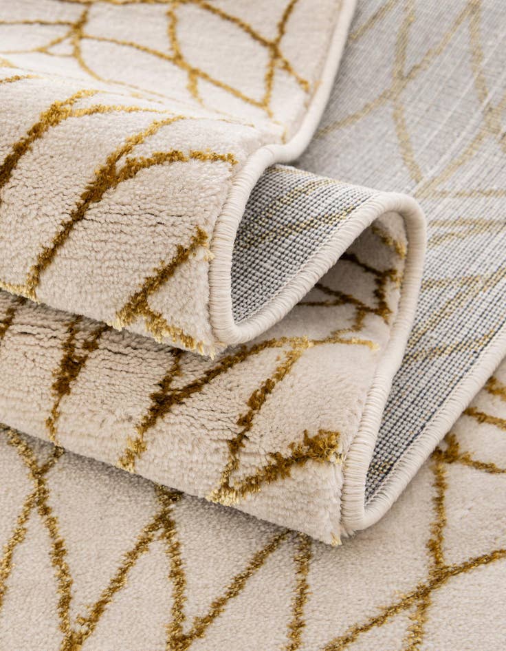 Detail image of 7' 10 x 10' Marilyn Monroe™ Glam Dahlia Oval Rug
