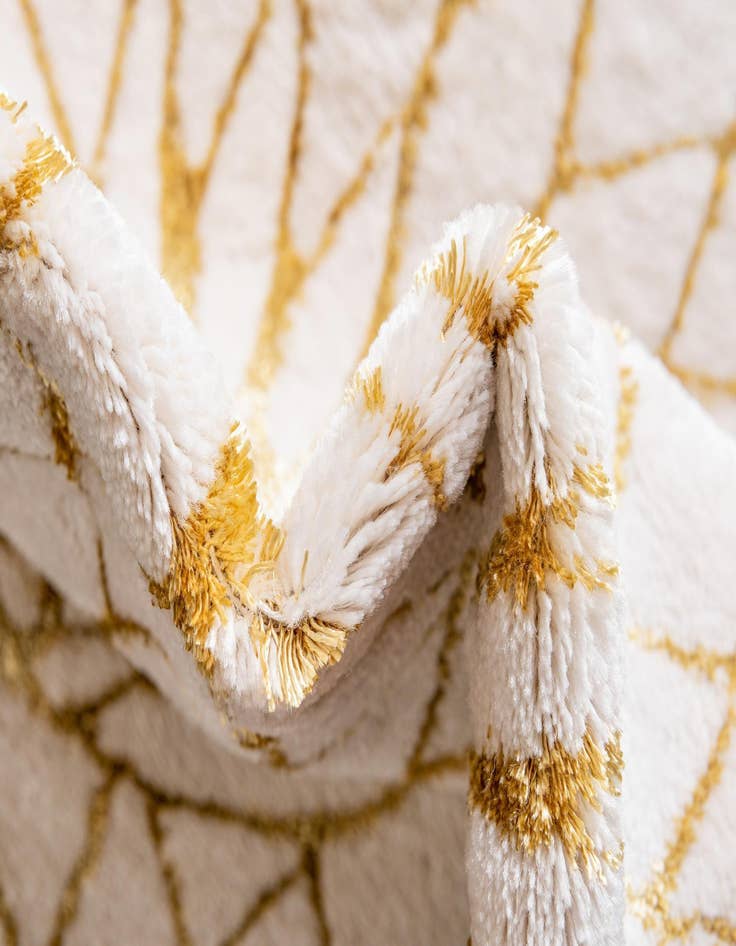 Detail image of 10' x 13'  Marilyn Monroe&trade; Glam Dahlia Rug