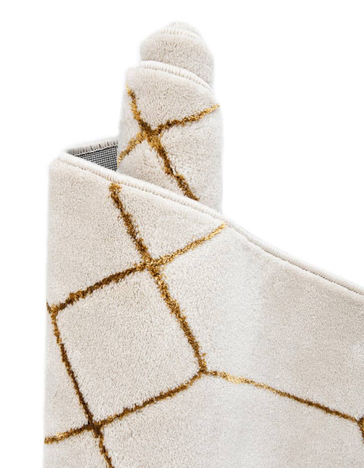 Detail image of 10' x 14'  Marilyn Monroe&trade; Glam Trellis Rug