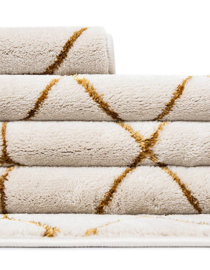 Detail image of 10' x 14'  Marilyn Monroe&trade; Glam Trellis Rug