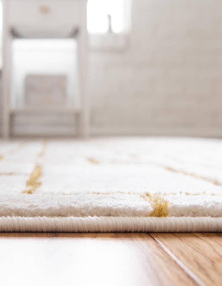 Detail image of 5' 3 x 5' 3  Marilyn Monroe&trade; Glam Deco Round Rug