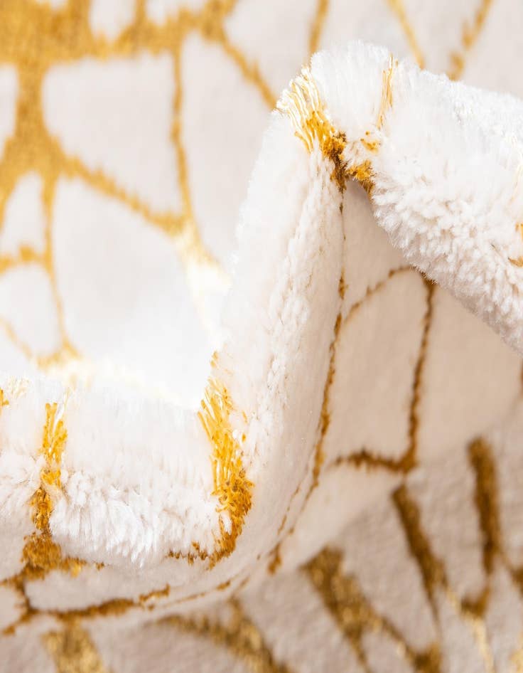 Detail image of 2' 7 x 12'  Marilyn Monroe&trade; Glam Dahlia Runner Rug